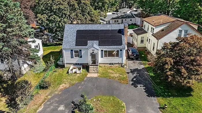 463 Lincoln St — Photo 3