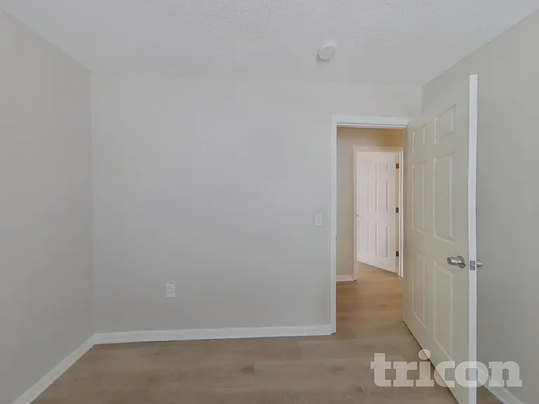 5852 Lake Front Dr — Photo 11