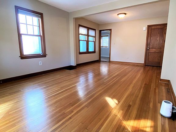 4th image of 419 Cretin Ave S