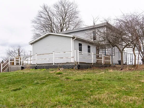 6916 Edison St NE, Hartville, OH 44632