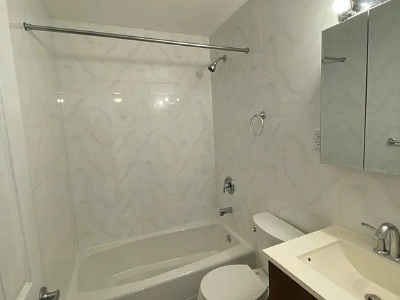 5th image of 10-44 47th Ave #2F