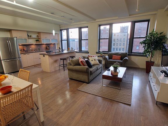 5th image of 915 Olive St APT 1006