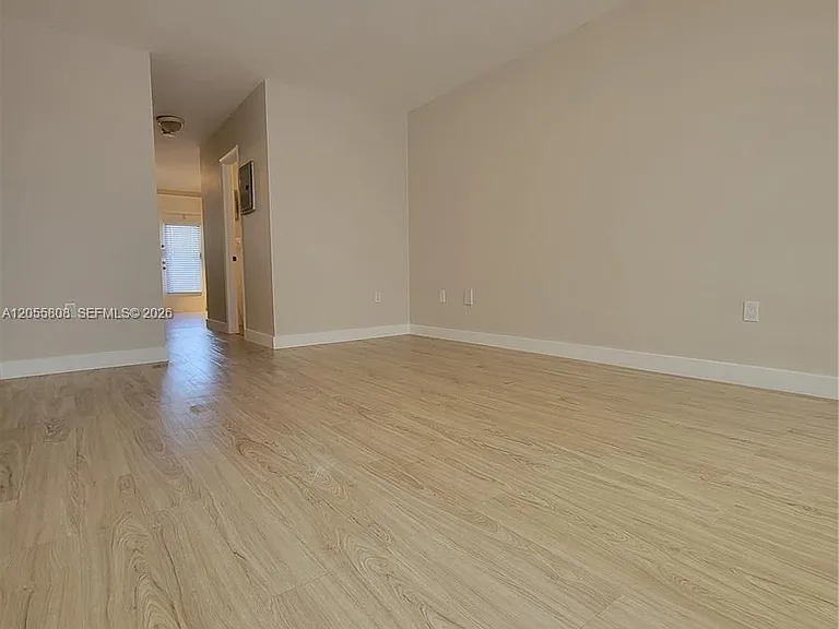 441 Collins Ave #10 — Photo 11