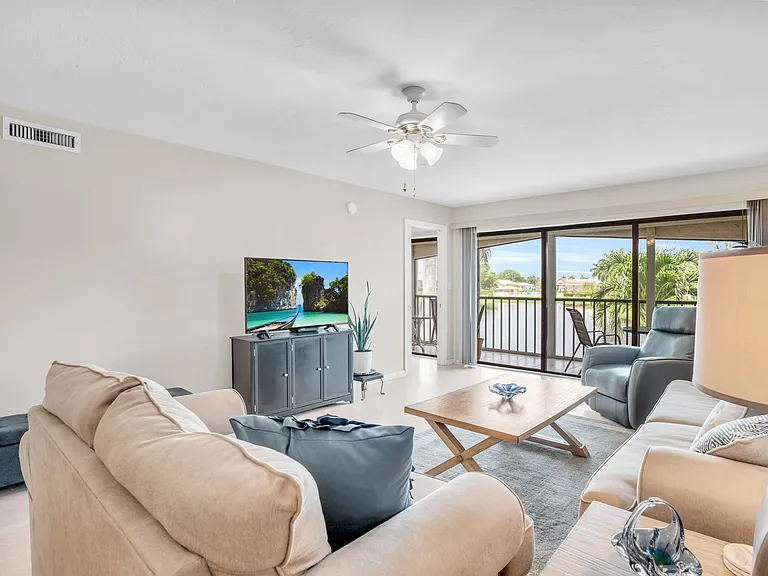 4640 Chantelle Dr #1 — Photo 6