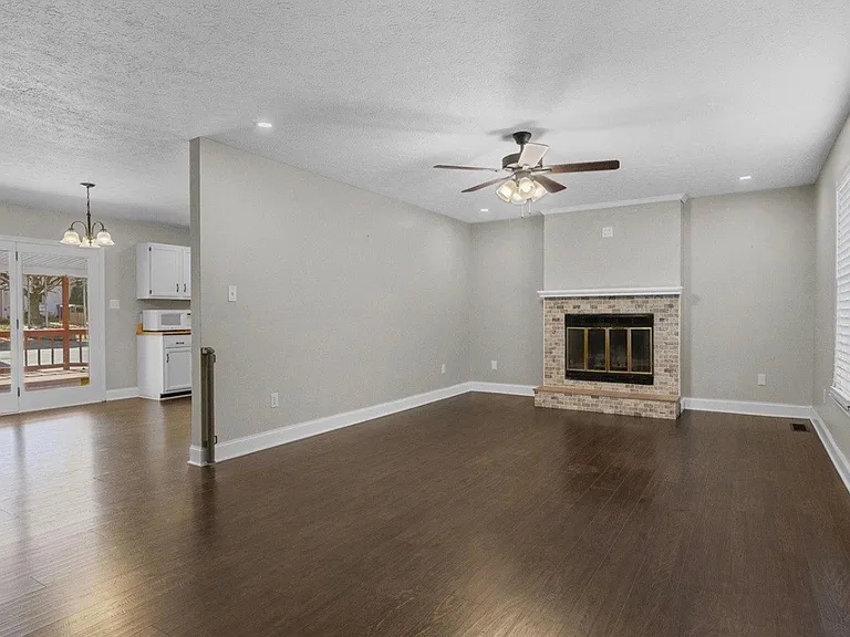 729 Collett Rd — Photo 5