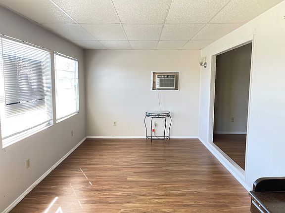5th image of 414 Sunset Cir N