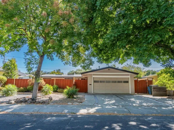 3943 Bibbits Dr, Palo Alto, CA 94303