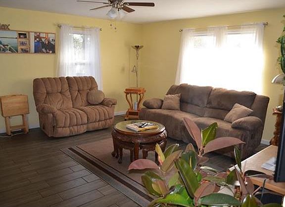 3rd image of 6423 N Pontiac Ave