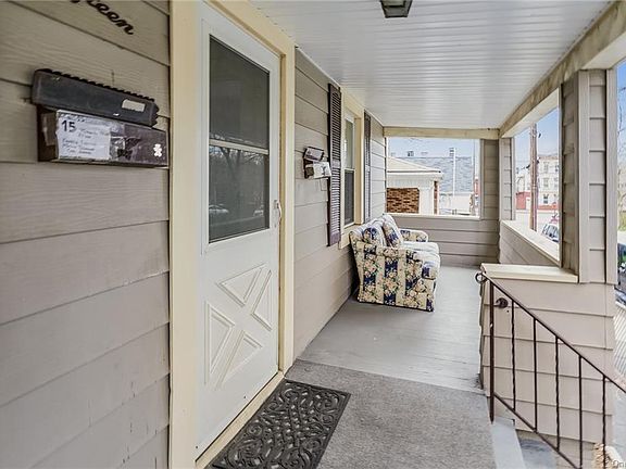 4th image of 15 Richards St