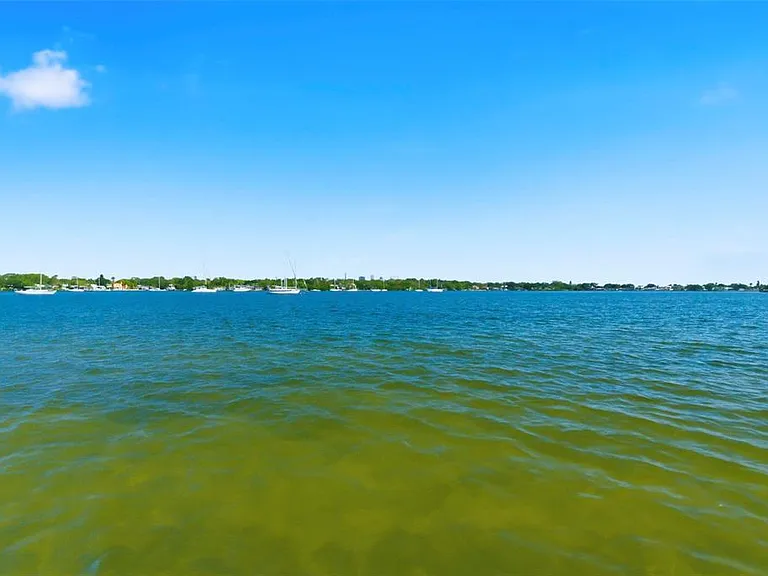 201 Pompano Dr SE #C — Photo 41