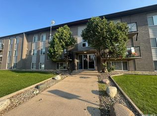 2 Summers Pl #5, Saskatoon, SK S7H3W4