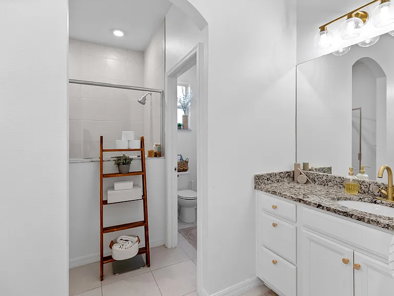 5648 NW Lorna Ct — Photo 31