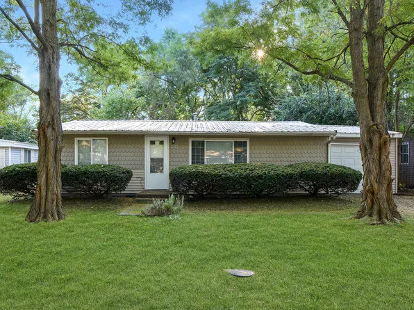 1004 S Pleasantview Dr, Tuscola, IL 61953