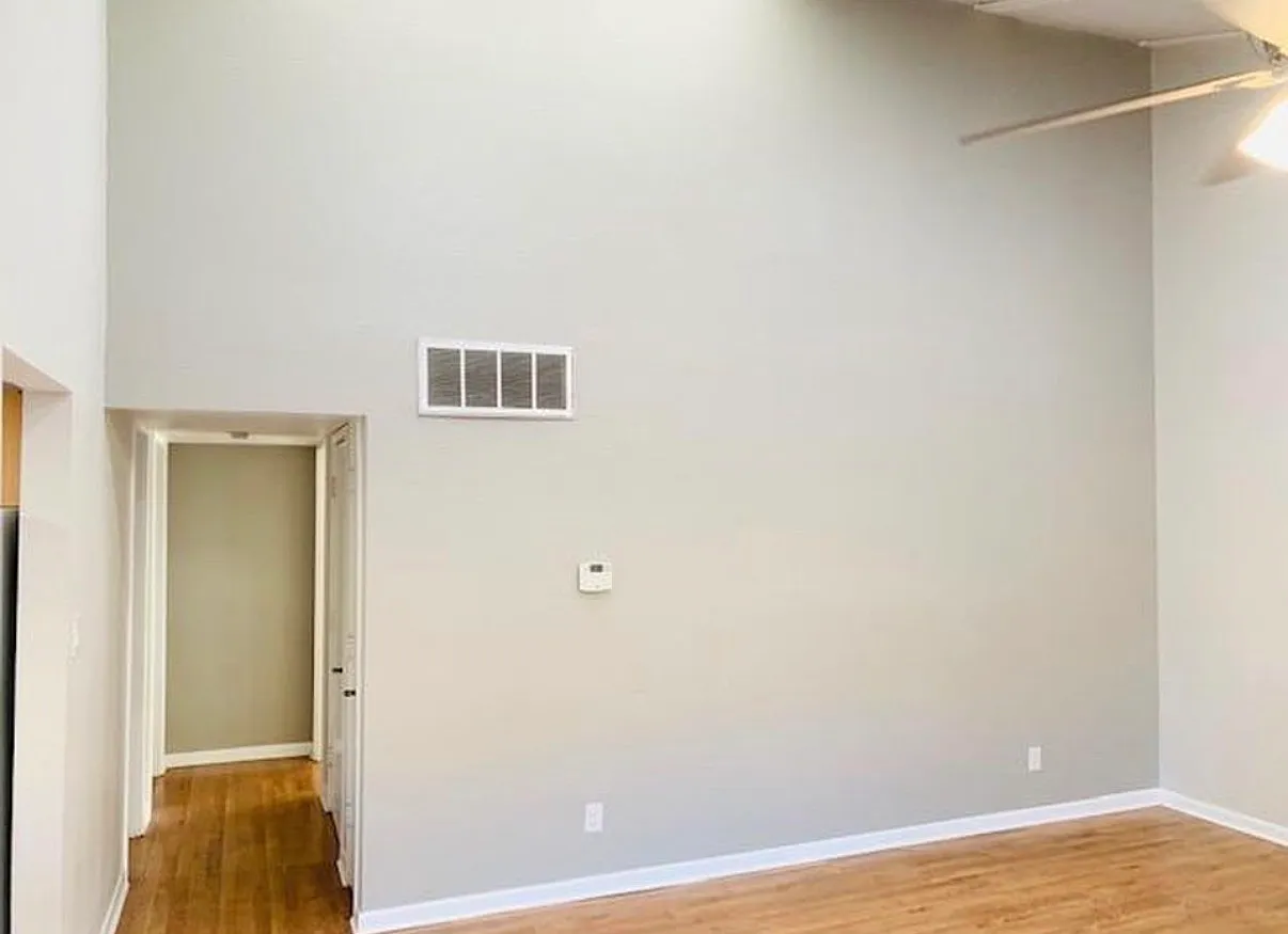 2 bed, 911 sqft, $1,750 — Photo 3