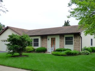 975 Mensching Rd, Roselle, IL 60172