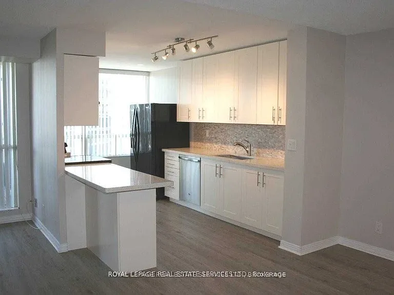 1 Aberfoyle Cres #1109 — Photo 13