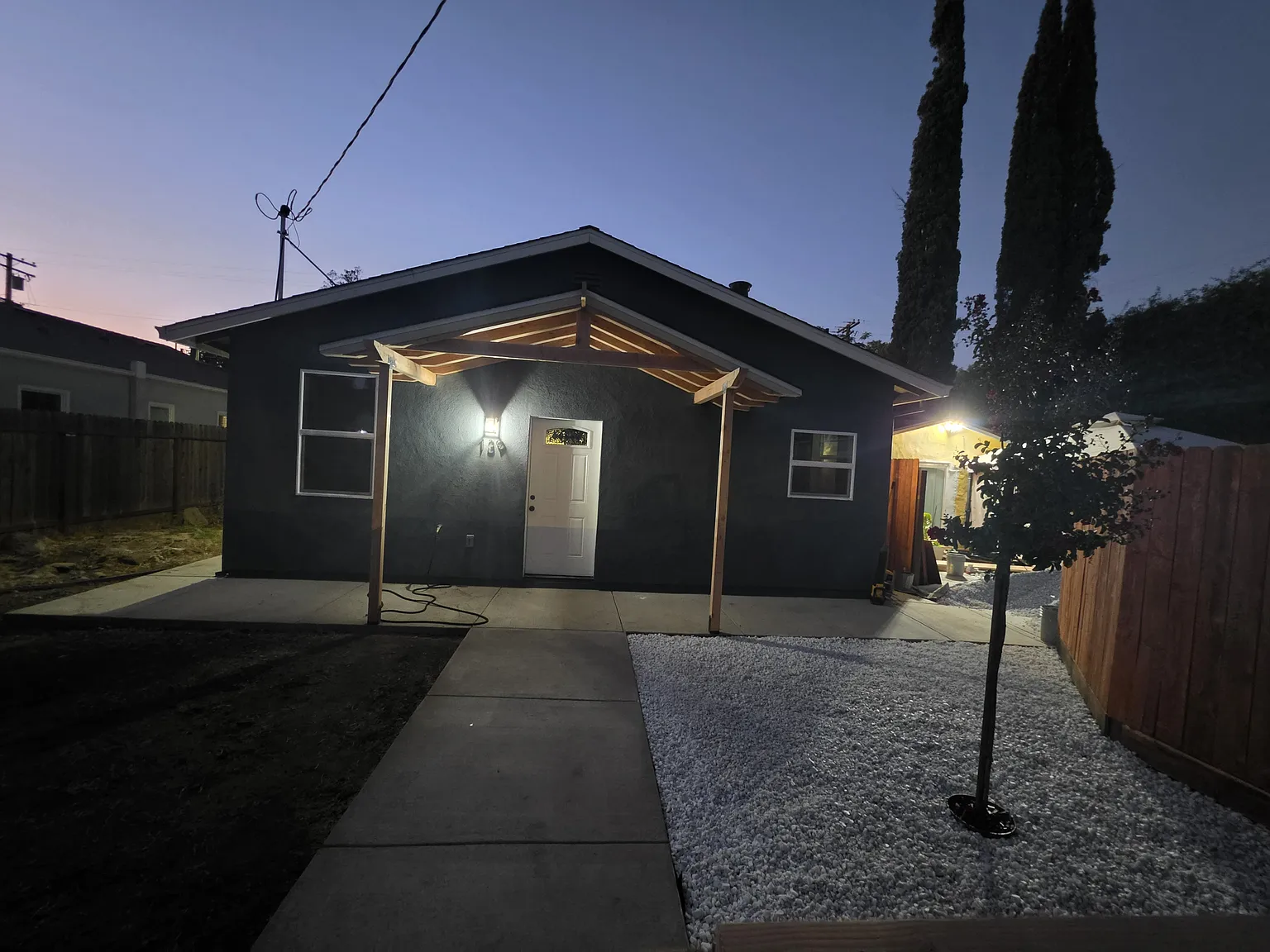 3 bed, 747 sqft, $1,975 — Photo 3