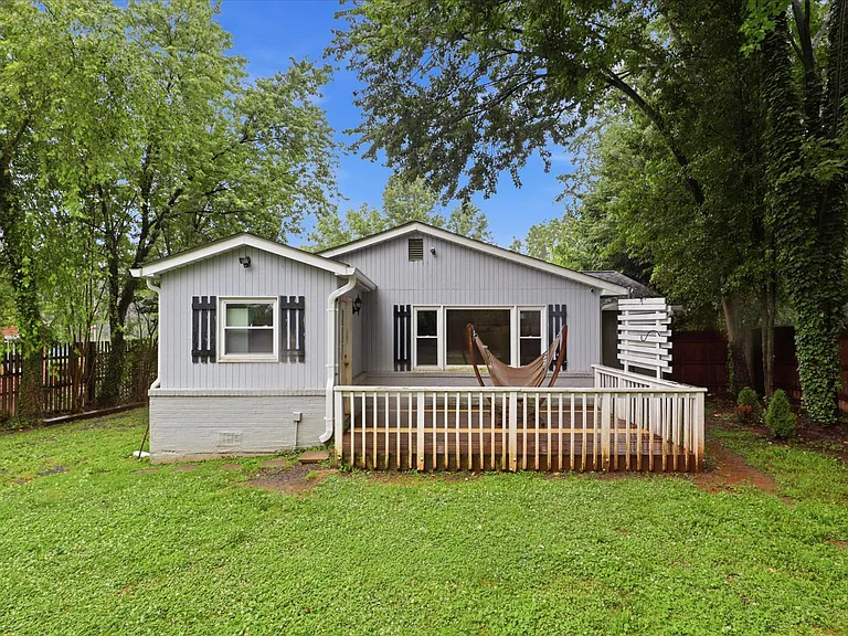 6330 Airlie Rd — Photo 3