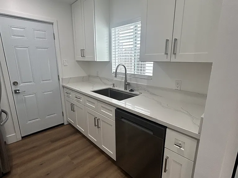 1022 Tait St #B — Photo 10