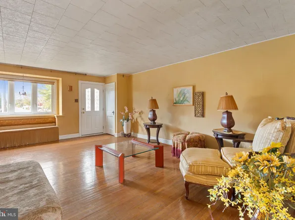 1312 E Sharpnack St, Philadelphia, PA 19150