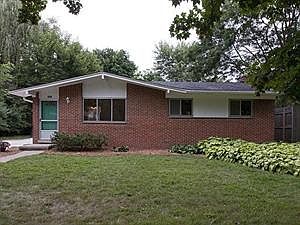 1st image of 528 Manor Dr