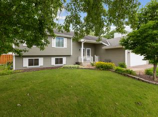 1054 Savannah Rd, Eagan, MN 55123