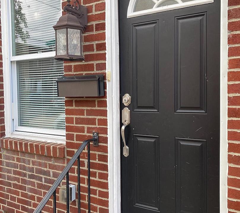 1st image of 902 Cantrell St