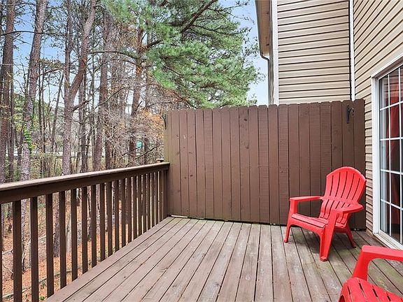 5th image of 517 Lantern Wood Dr