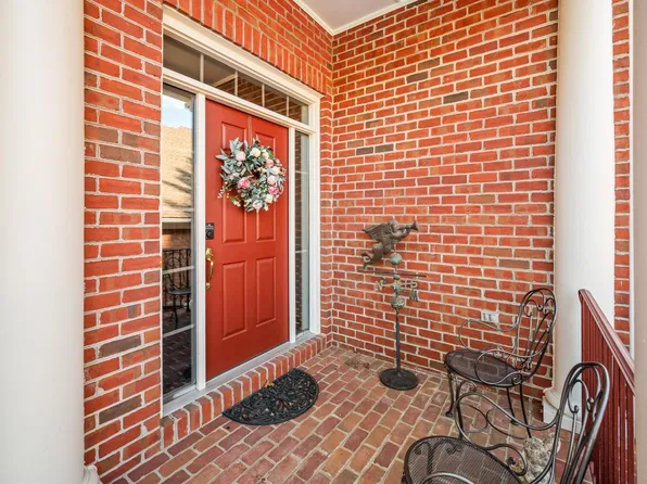 6551 Fairway Estates Dr, Roanoke, VA 24018