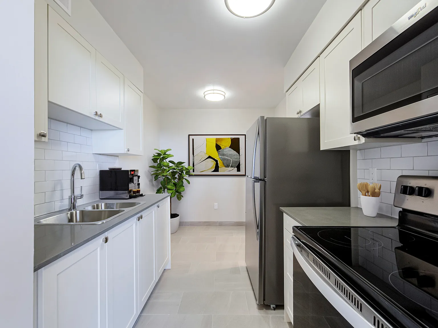 Cresswell Court Apartments — Photo 2