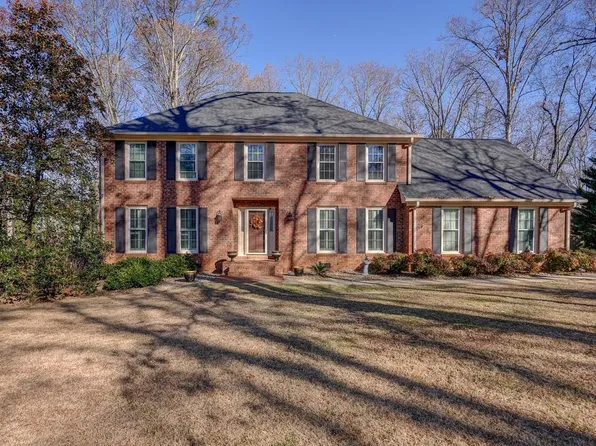 144 Woodridge Dr, Spartanburg, SC 29301