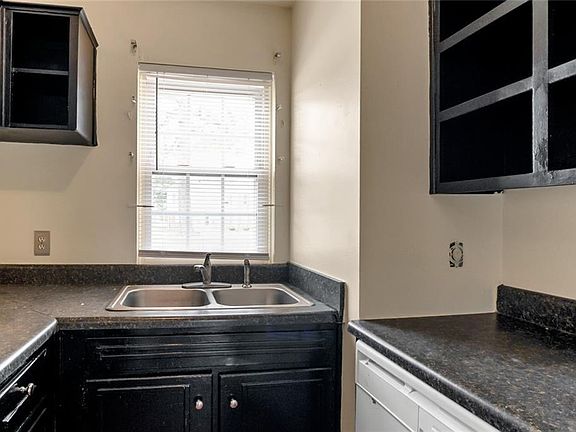 5th image of 476 Britnie Ct