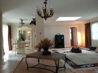 2063 Woodford Rd, Vienna, VA 22182