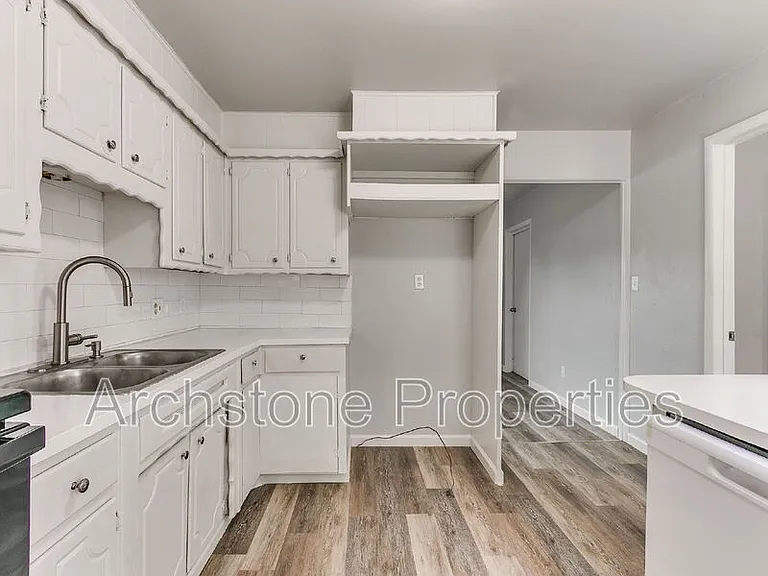 2312 Mustang St — Photo 13