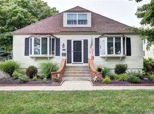 139 5th St, Greenport, NY 11944