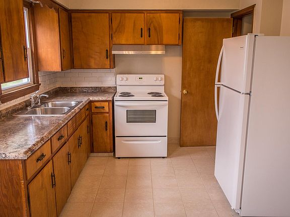 3rd image of 856 W Indianola Ave