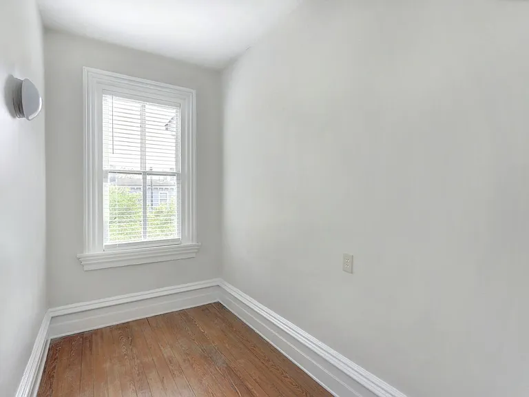 218 E Henry St #B — Photo 23