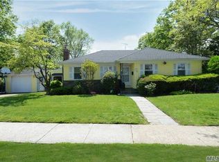 17 Stevenson Rd, Hewlett, NY 11557