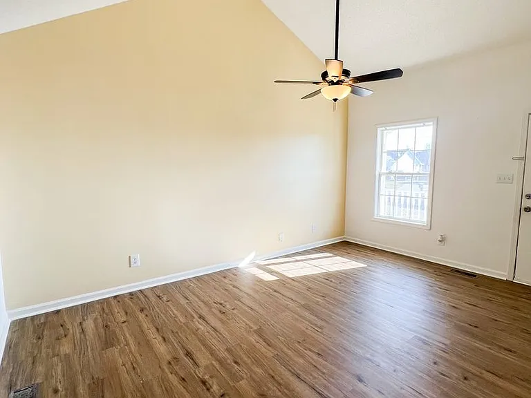 438 Cranklen Cir — Photo 6