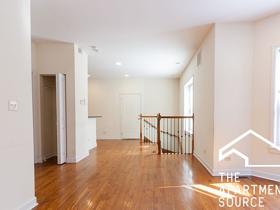 4th image of 853 W Cornelia Ave APT 1N