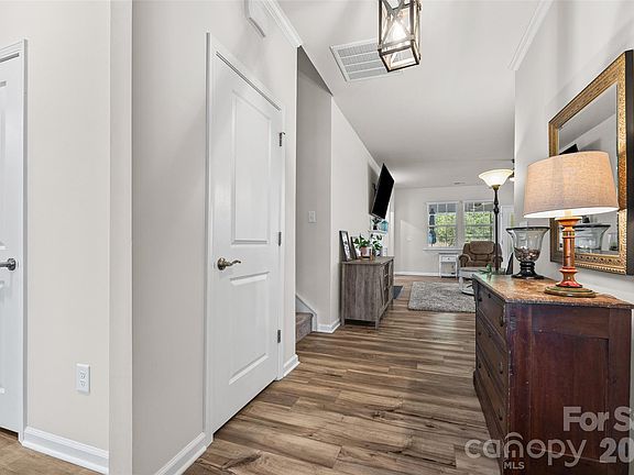 5th image of 3199 Windhaven Ln