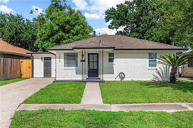 1509 Taft Park — Photo 1