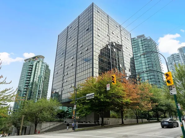1333 Georgia St W #1113, Vancouver, BC V6E 4V3