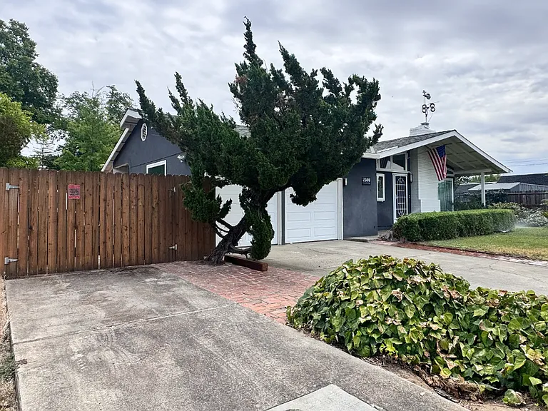 2508 Greenfield Way — Photo 2