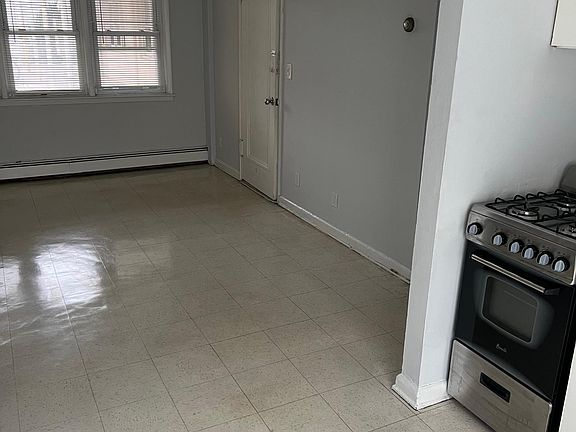 3rd image of 824 E Broadway