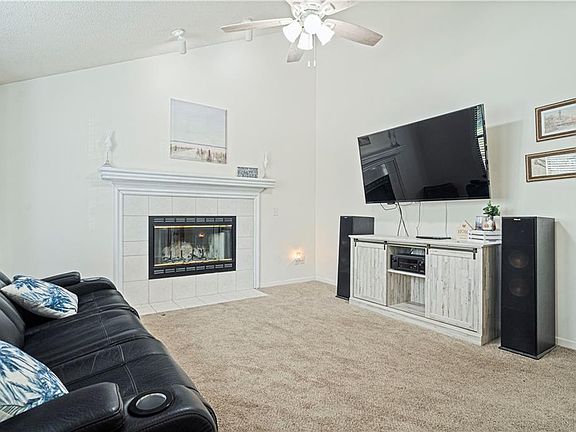 5th image of 509 SE Onyx Dr