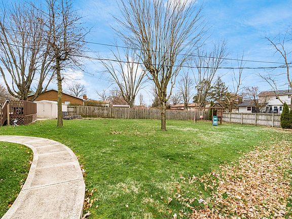 3rd image of 6585 Birchview Dr N