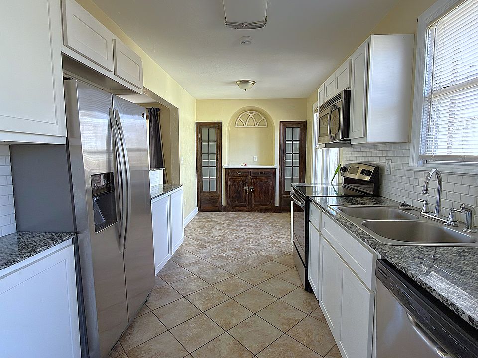 1st image of 821 NE 24th St #1