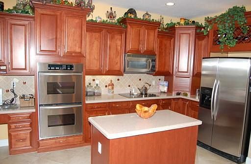 Gourmet Kitchen w/silestone counter ,SSappl. walk in Pantry ,DBL ovens