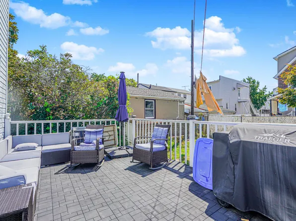 64 Chestnut Avenue image 25 of 27